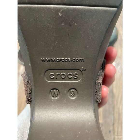 Crocs Sarah Floral Dual Comfort Chunky Heel - Picture 7 of 7